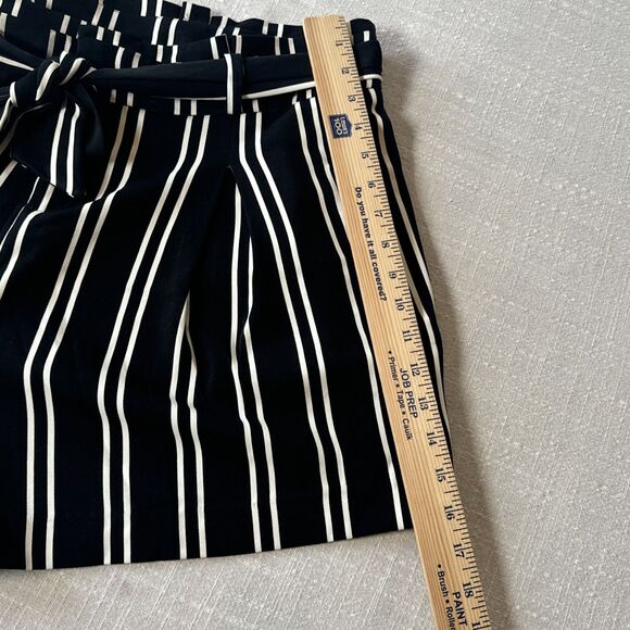 Torrid Womens 18 Black White Stripe Flowy High‎ Waisted Pleated Paper Bag Shorts - Picture 7 of 11